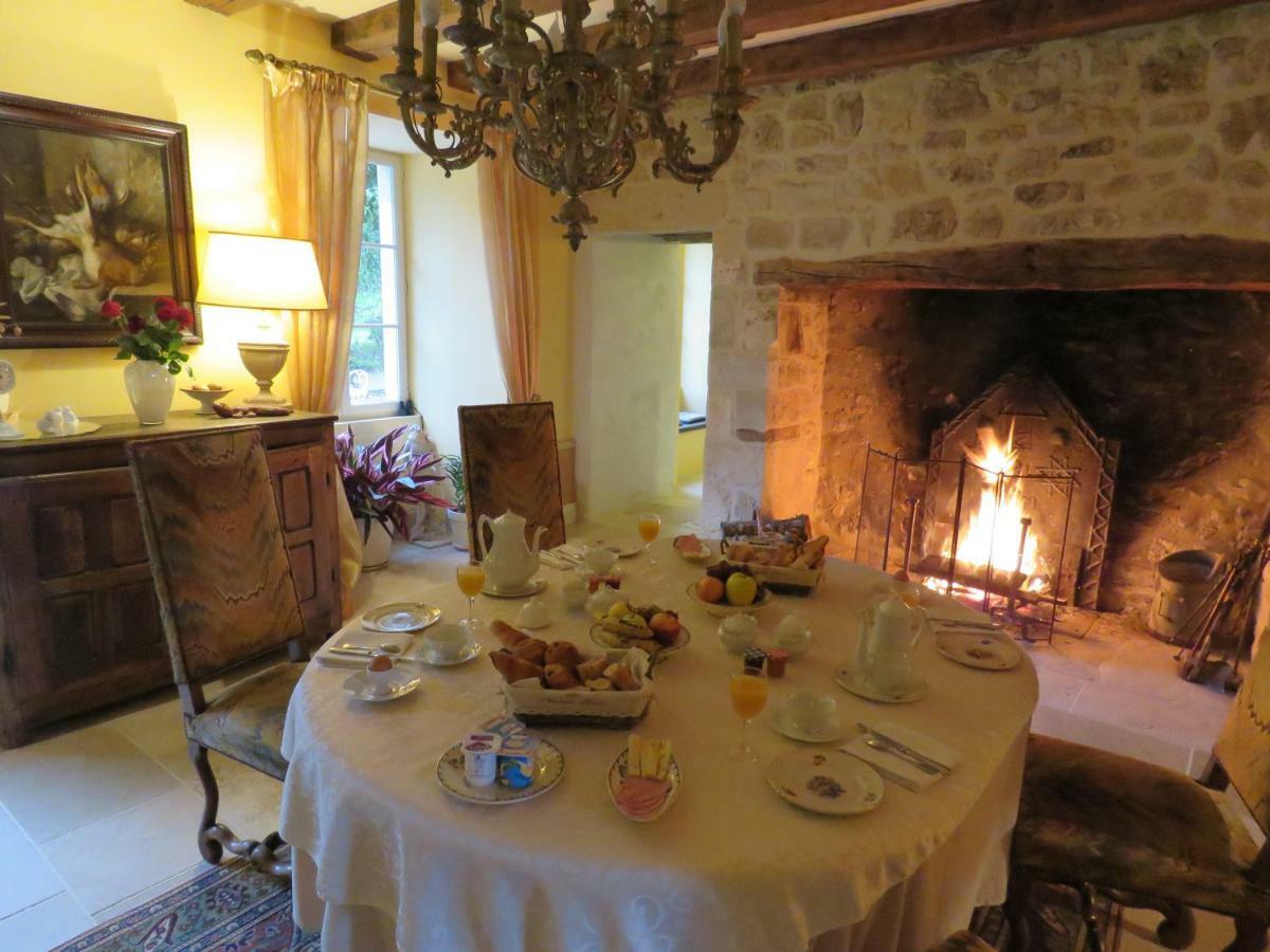 Chateau De Gaubert Bed and Breakfast Terrasson Esterno foto